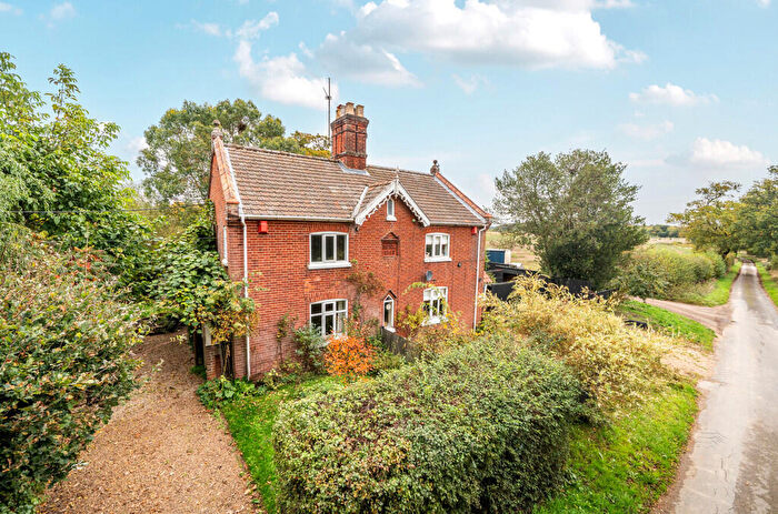 2 Bedroom Semi-Detached House For Sale In Beeston Lane, Beeston, NR12