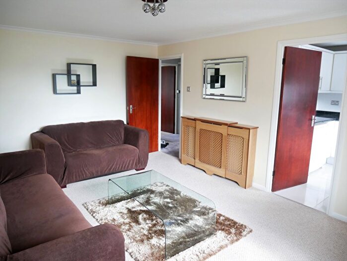 2 Bedroom Flat To Rent In The Grove, Isleworth, TW7
