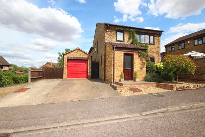 4 Bedroom Detached House For Sale In Prentice Gardens, Kempston, Bedford, MK42