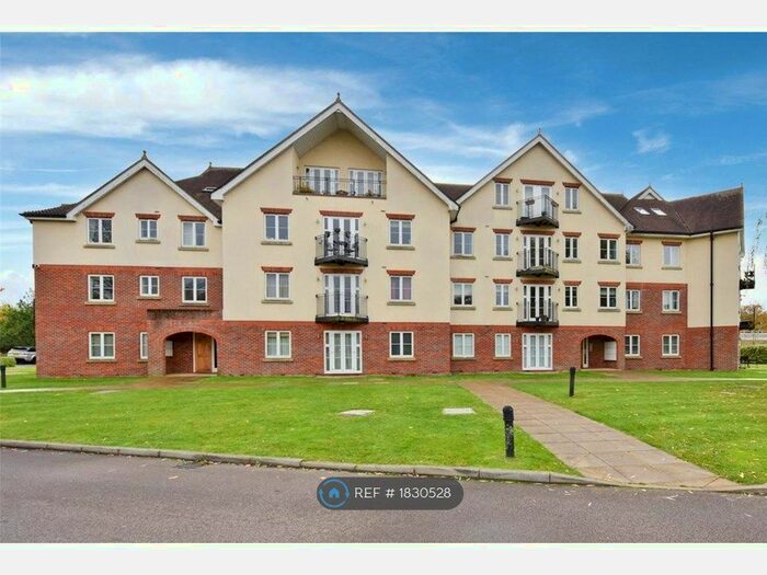 2 Bedroom Flat To Rent In Datchet Road, Slough, SL3