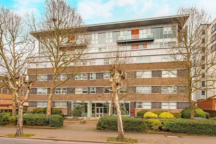 2 Bedroom Flat To Rent In London Road, London, SW16