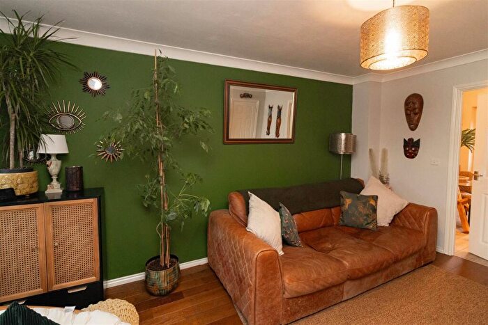 3 Bedroom Town House For Sale In Alnmouth Court, Blakelaw, Newcastle Upon Tyne, NE5