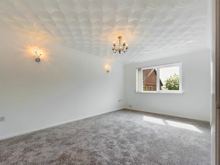 2 Bedroom Flat To Rent In Devon View, Sketty, Swansea, SA2