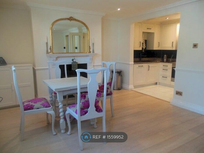2 Bedroom Flat To Rent In Mulberry Lodge, London, SW10