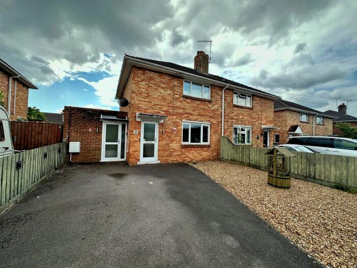 2 Bedroom House To Rent In Milne Road, Broadstone, BH17