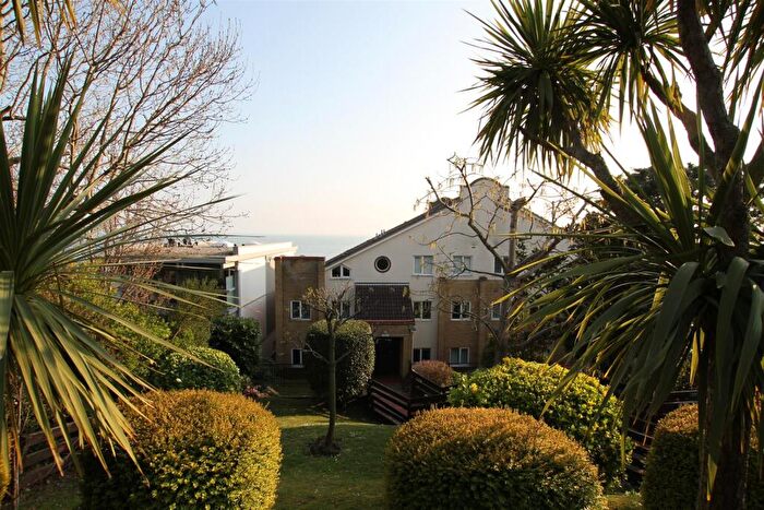 2 Bedroom Flat To Rent In Undercliff Gardens, Leigh-On-Sea, SS9