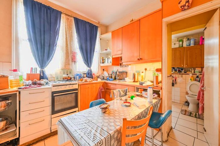 2 Bedroom Flat For Sale In White Hart Lane, Wood Green, London, N22