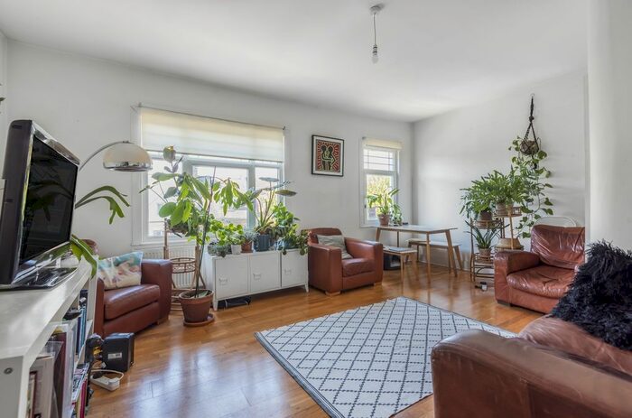 2 Bedroom Flat To Rent In East Dulwich Grove, London, SE22