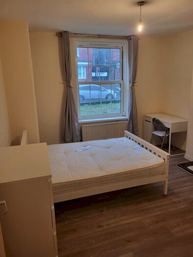 4 Bedroom Flat To Rent In Chicksand Street, London, E1