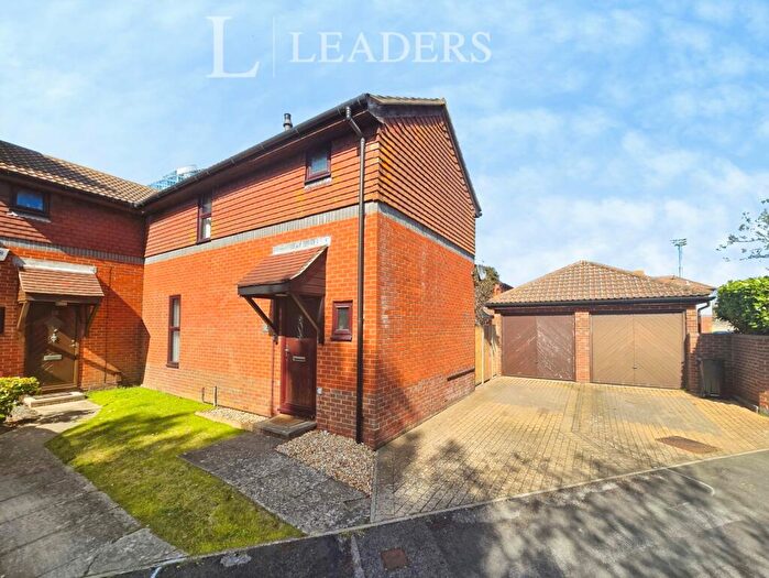 3 Bedroom Semi-Detached House For Sale In Armory Lane, Portsmouth, Hampshire, PO1