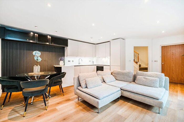 2 Bedroom Flat To Rent In Maida Vale, Little Venice, W9