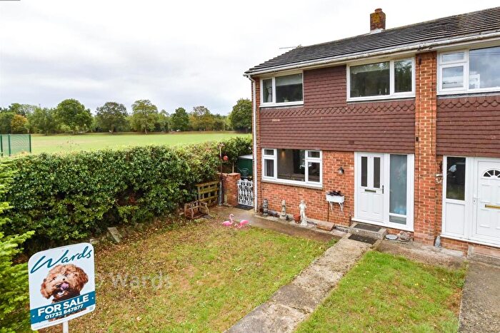 3 Bedroom End Of Terrace House For Sale In Powell Close, Aylesford, Kent, ME20