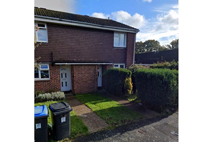 2 Bedroom End Of Terrace House To Rent In Ashton Road, Woking, Surrey, GU21