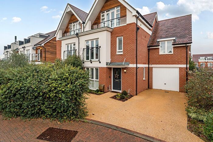 5 Bedroom Semi Detached House For Sale In Lindsey Drive, Maidenhead, SL6