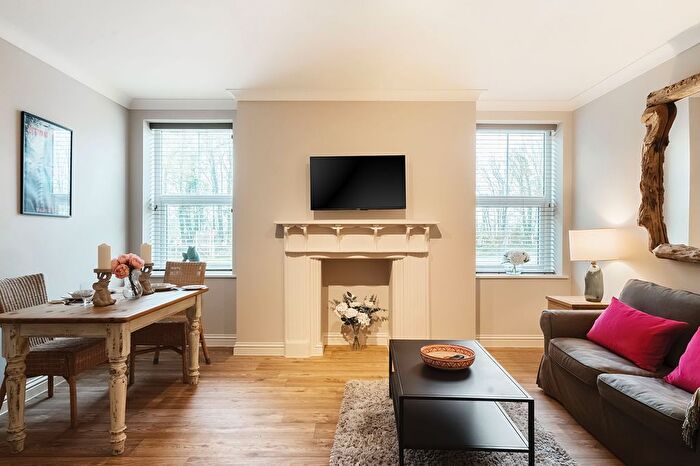1 Bedroom Flat For Sale In Tangmere Road, Chichester, PO20