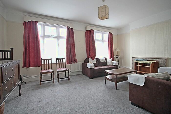 3 Bedroom Flat To Rent In Lampton Road, Hounslow TW3