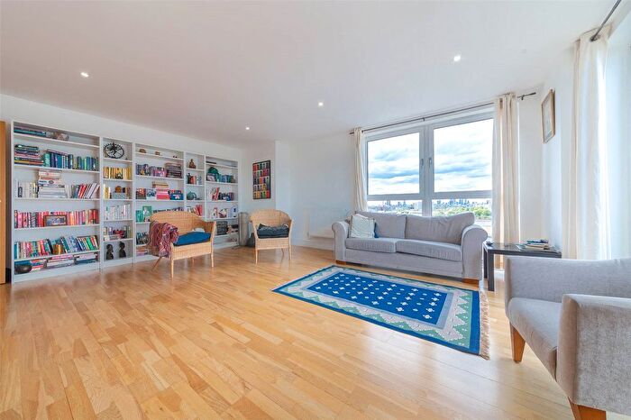 3 Bedroom Flat To Rent In Merryweather Place, London, SE10