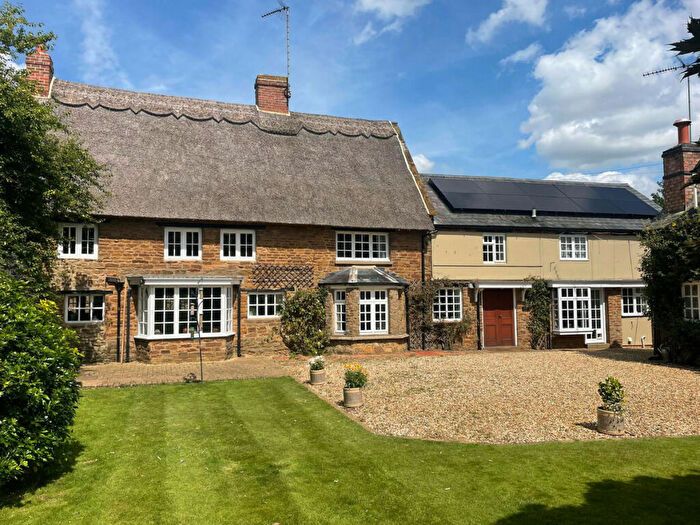 4 Bedroom Detached House For Sale In Oakham Lane Staverton Daventry, Northamptonshire, NN11