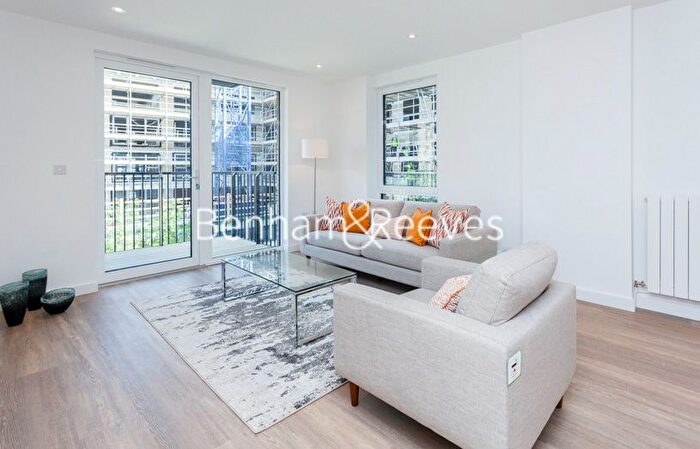 3 Bedroom Flat To Rent In Ashton Reach, Surrey Quays, SE16