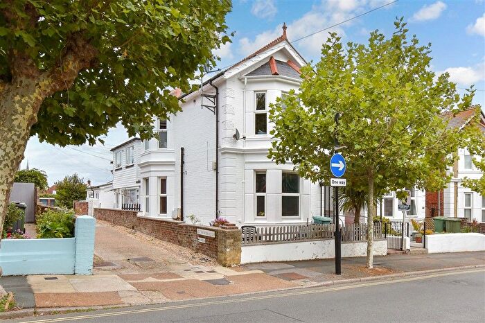 Studio For Sale In Station Avenue, Sandown, Isle Of Wight, PO36