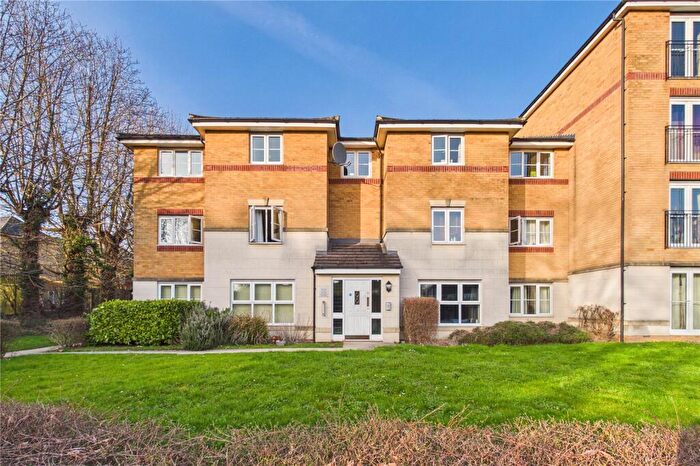 2 Bedroom Apartment For Sale In London Road, Newbury, Berkshire, RG14