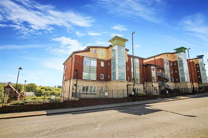 2 Bedroom Apartment To Rent In High Quay, Newcastle Quayside, NE1