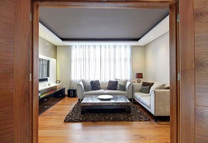 5 Bedroom Property To Rent In Sittingbourne Avenue, Enfield, EN1