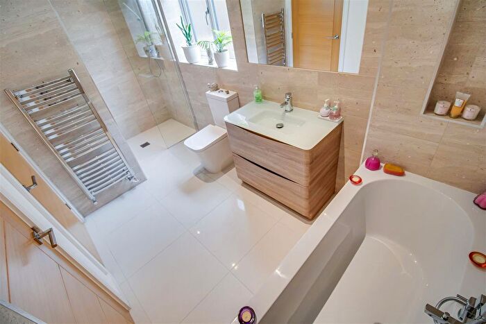 5 Bedroom Detached House For Sale In Foxroyd Lane, Dewsbury, WF12