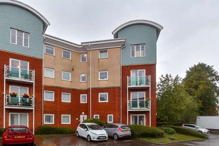 2 Bedroom Apartment For Sale In Goodworth Road, Redhill, Surrey, RH1
