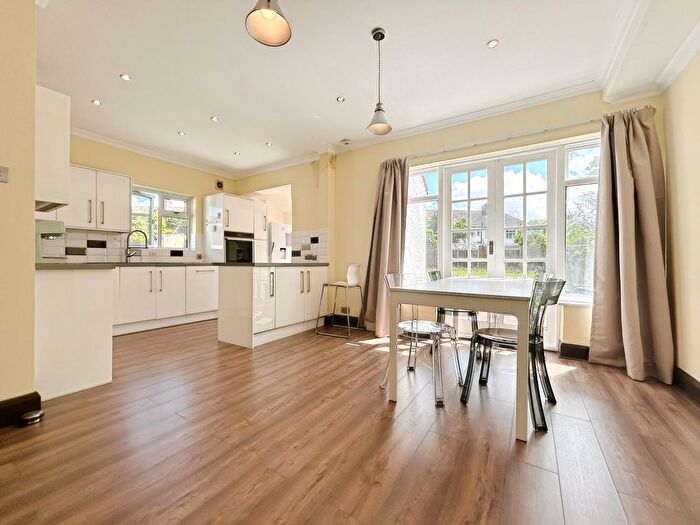 4 Bedroom Property To Rent In Brockenhurst Way, London, SW16