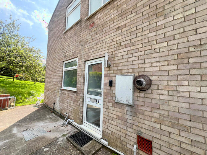 2 Bedroom Flat To Rent In Park Crescent, Washingborough, LN4