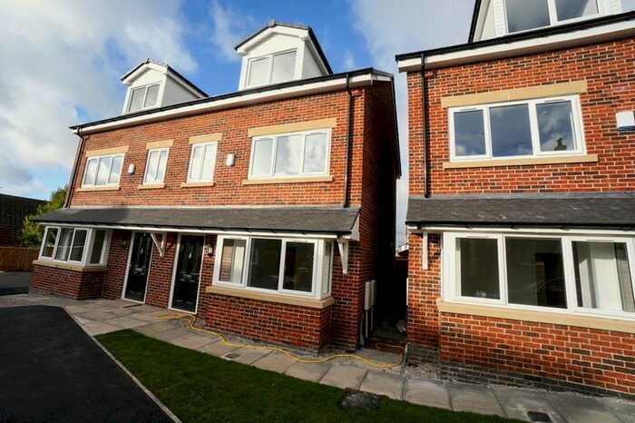 3 Bedroom Semi-Detached House To Rent In Paddocks Close, Blackrod, Bolton, BL6
