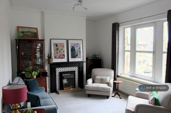 2 Bedroom Flat To Rent In Mayfield Grove, Harrogate, HG1