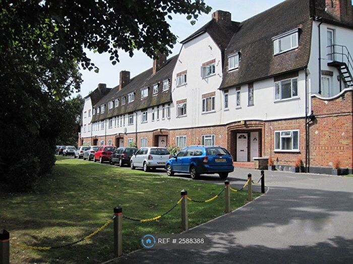 1 Bedroom Flat To Rent In Park Road, Uxbridge, UB8