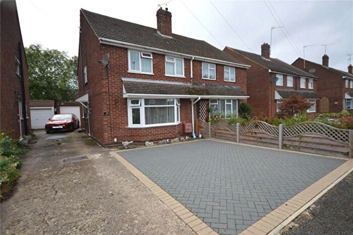 3 Bedroom Semi-Detached House For Sale In Brooklands Close, Luton, Bedfordshire, LU4