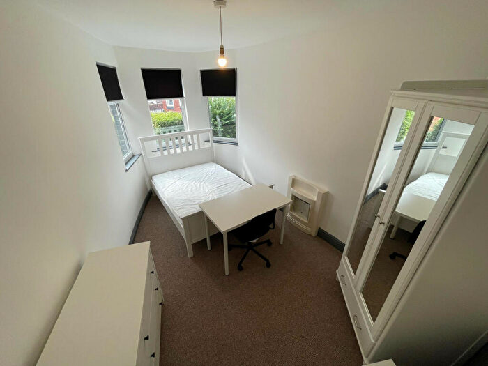 6 Bedroom End Of Terrace House To Rent In Manor Drive, Leeds, West Yorkshire, LS6