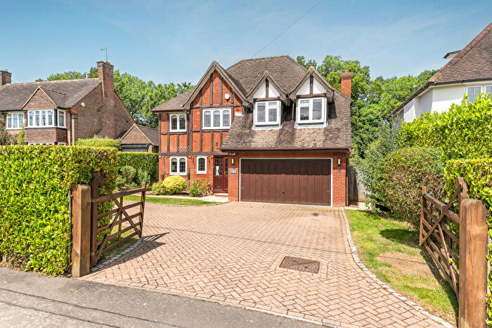 5 Bedroom Detached House For Sale In Longfield Drive, Amersham, HP6