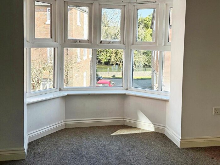 2 Bedroom Flat For Sale In Riverside Place, Fordingbridge, SP6