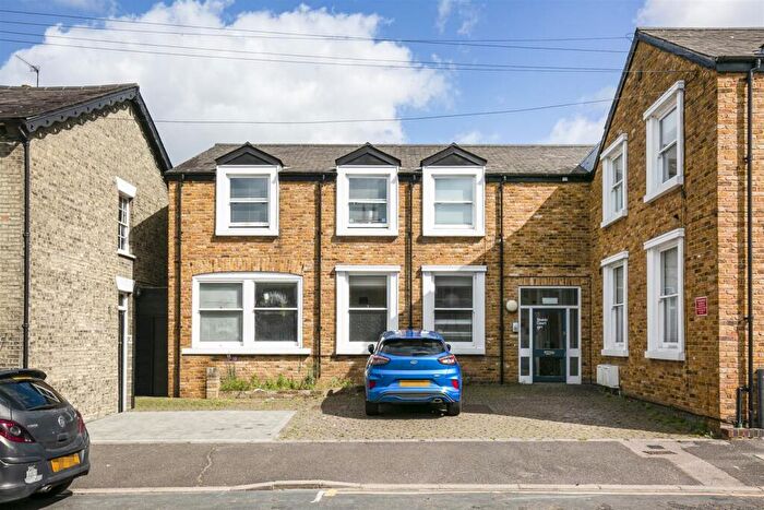 1 Bedroom Flat To Rent In Stable Court, Grosvenor Rise East, Walthamstow, London, E17