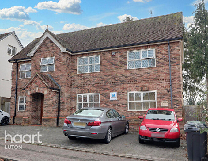 6 Bedroom Detached House For Sale In Wardown Crescent, Luton, LU2