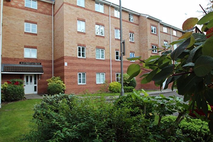2 Bedroom Flat To Rent In Princes Gate, High Wycombe, HP13