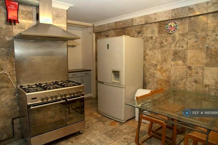 4 Bedroom Maisonette To Rent In East Street, London, SE17