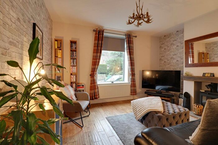 3 Bedroom Terraced House For Sale In Huddersfield Road, Thongsbridge, Holmfirth, West Yorkshire, HD9