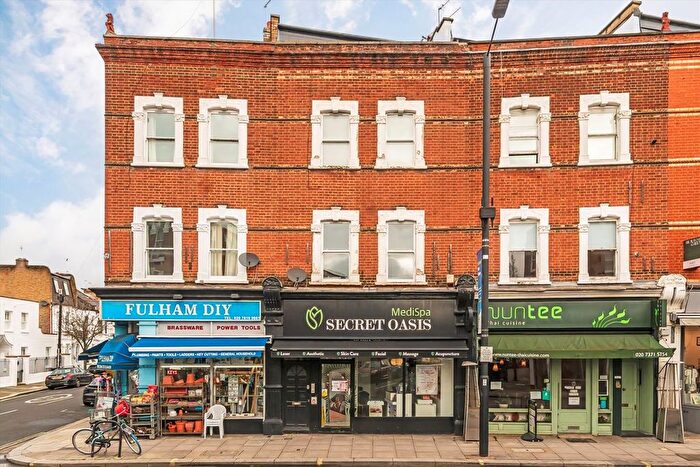 2 Bedroom Flat To Rent In Fulham Road, London, SW6