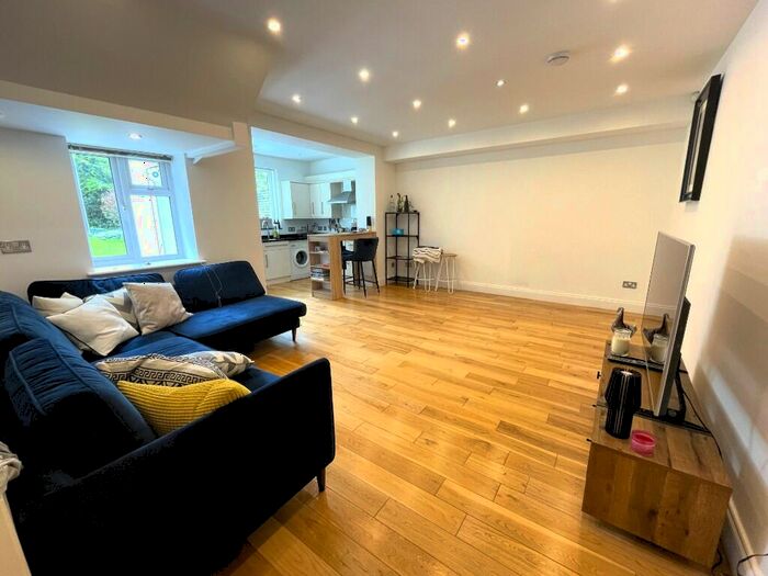 1 Bedroom Flat To Rent In Oakley Road, London, N1