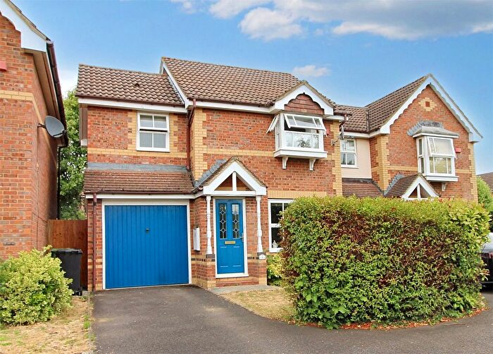 3 Bedroom Semi-Detached House For Sale In Heather Drive, Thatcham, Berkshire, RG18