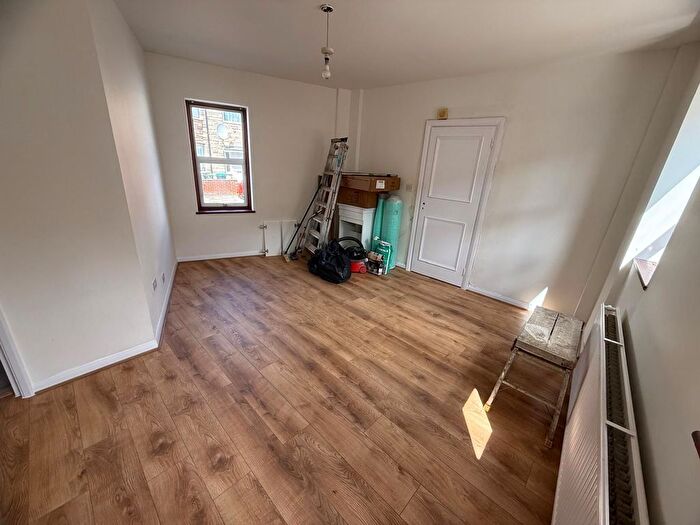 2 Bedroom Flat To Rent In Rosebank Avenue, Wembley, HA0