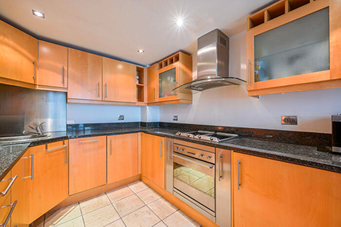 1 Bedroom Flat For Sale In Millharbour, Canary Wharf, London, E14
