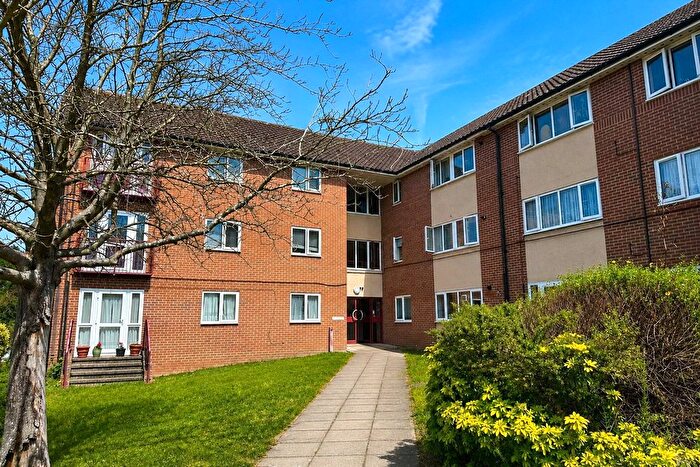 Studio For Sale In Mulgrave Way, Knaphill, Woking, Surrey, GU21