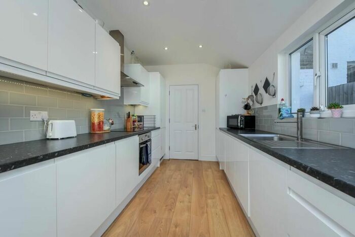 4 Bedroom Terraced House To Rent In Fountain Road, London, SW17